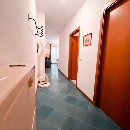 Emirati Piano Terra Fronte Mare Rif A780 *
