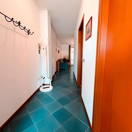 Emirati Piano Terra Fronte Mare Rif A780 Apartment