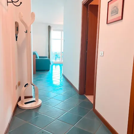 Emirati Piano Terra Fronte Mare Rif A780 Apartment