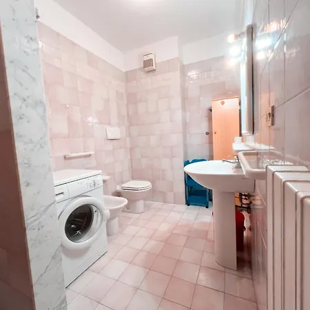 Emirati Piano Terra Fronte Mare Rif A780 Apartment *
