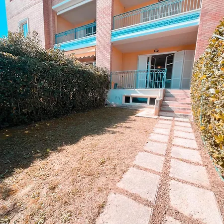 Apartment Emirati Piano Terra Fronte Mare Rif A780
