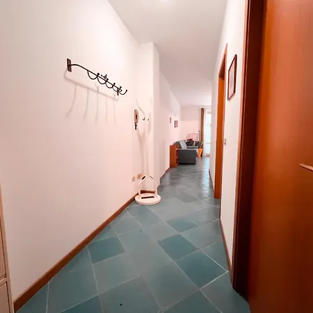 Emirati Piano Terra Fronte Mare Rif A780 Apartment