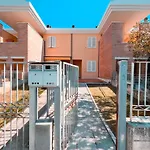 Emirati Piano Terra Fronte Mare Rif A780 *
