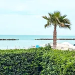 Appartement Emirati Piano Terra Fronte Mare Rif A780 *