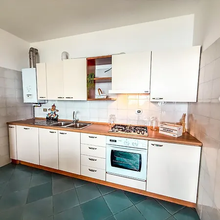 Emirati Piano Terra Fronte Mare Rif A780 Apartmán