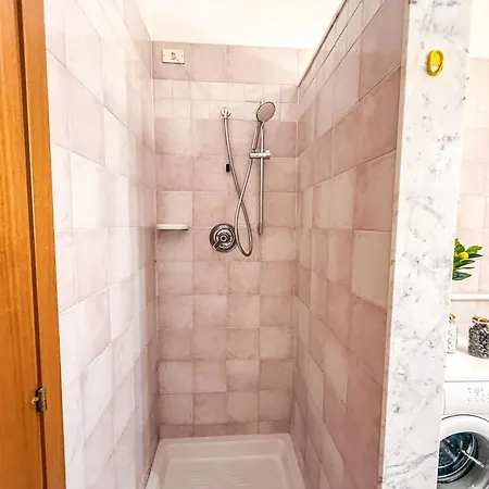 Emirati Piano Terra Fronte Mare Rif A780