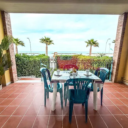 Appartamento Emirati Piano Terra Fronte Mare Rif A780 *