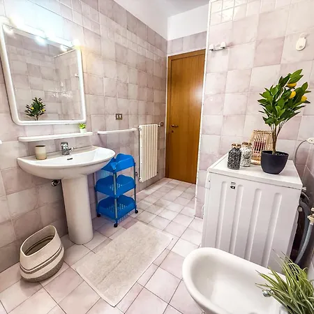 Emirati Piano Terra Fronte Mare Rif A780 *