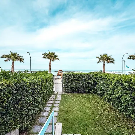 Appartamento Emirati Piano Terra Fronte Mare Rif A780