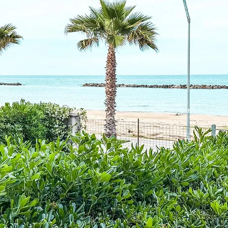 Appartamento Emirati Piano Terra Fronte Mare Rif A780