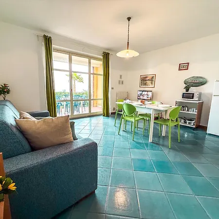 Emirati Piano Terra Fronte Mare Rif A780 Apartmán *